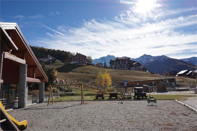 vue Bellecôte et aire de jeux - OT Peisey-Vallandry