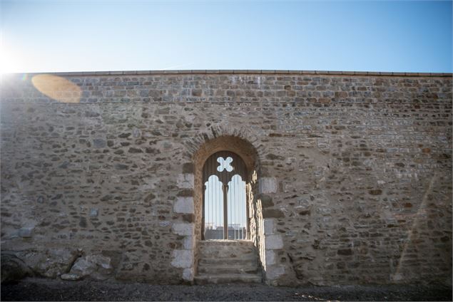Baie gothique - Château des Sires de Faucigny - Faucigny Glières Tourisme