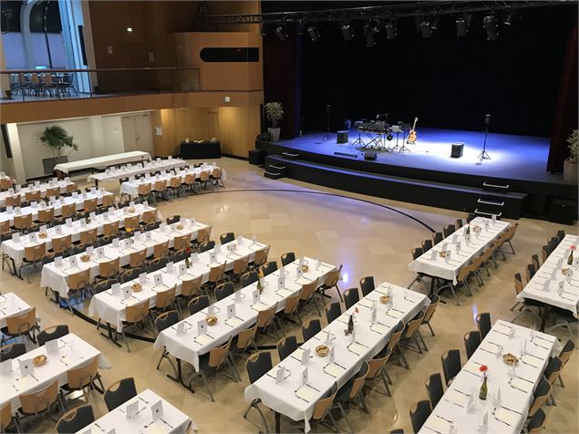 Dîner en salle plénière - Ville d'Evian