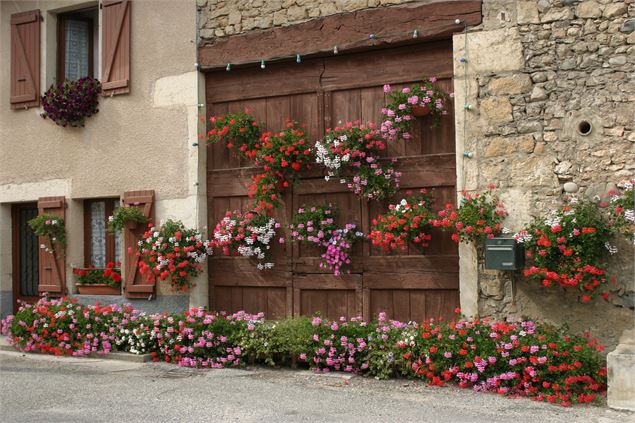 Village fleuri Andert-et-Condon - BBST