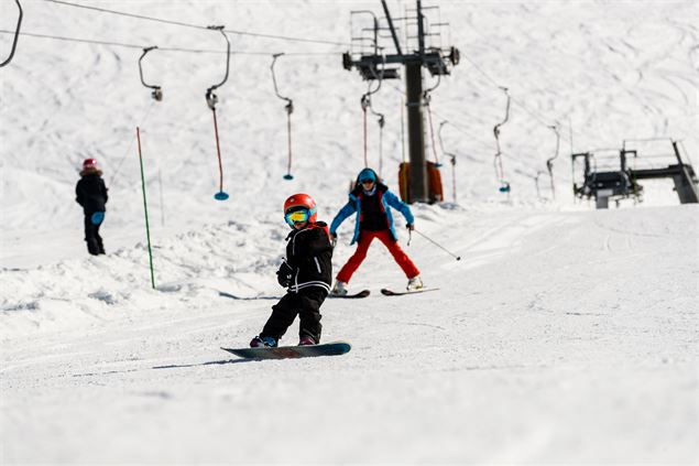 Skieurs débutants sur la piste du Lavachet - Gregoire Fauquenoi