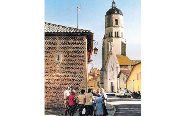Bagé Le Chatelet et son église - T_Moiroux/Aintourisme