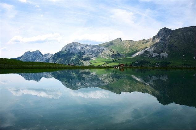Le Lac de la Cour - D.Machet - Aravis