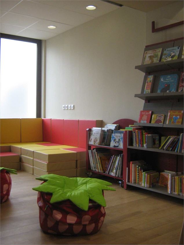 coin lecture2 enfant - OT Combloux