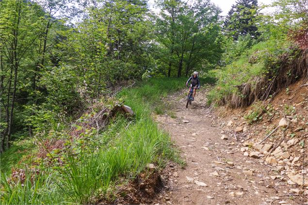 Circuit VTT Aillons Margériaz 1000 - Lac de la Thuile - École de VTT La Féclaz - Massif des Bauges