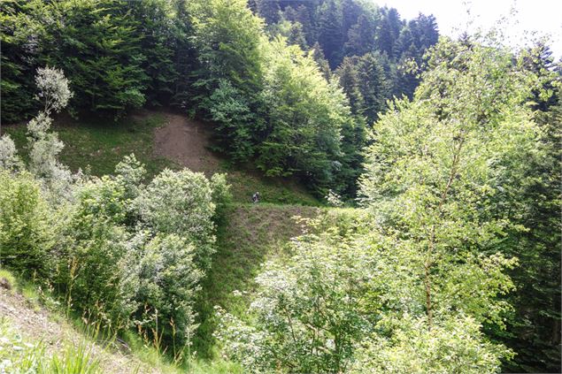 Circuit VTT Aillons Margériaz 1000 - Lac de la Thuile - École de VTT La Féclaz - Massif des Bauges
