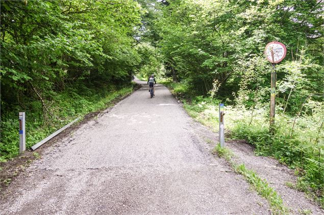 Circuit VTT Aillons Margériaz 1000 - Lac de la Thuile - École de VTT La Féclaz - Massif des Bauges