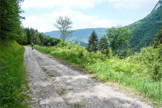 Circuit VTT Aillons Margériaz 1000 - Lac de la Thuile - École de VTT La Féclaz - Massif des Bauges