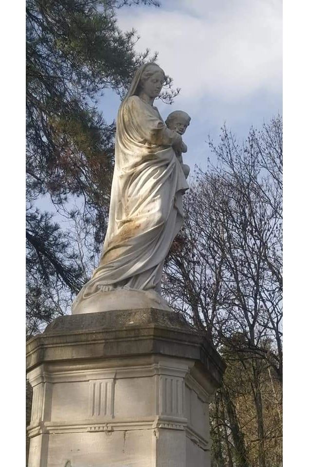 Vierge à l'enfant - Mairie de Varambon