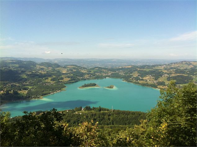 Randonnée avec vue lac Aiguebelette - ©SavoieMontBlanc-Martelet