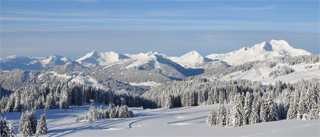 Vue sur le domaine nordique et le Roc d'Enfer - OT Avoriaz