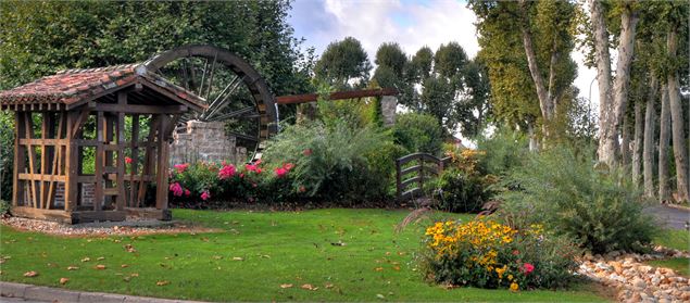 Aménagement fleuri à Vonnas - Ville de Divonne les Bains