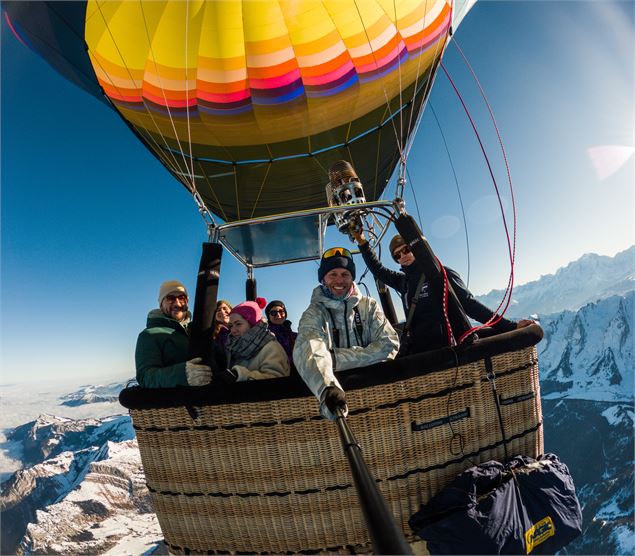 Vols en montgolfière au-dessus du massif des Aravis_La Clusaz