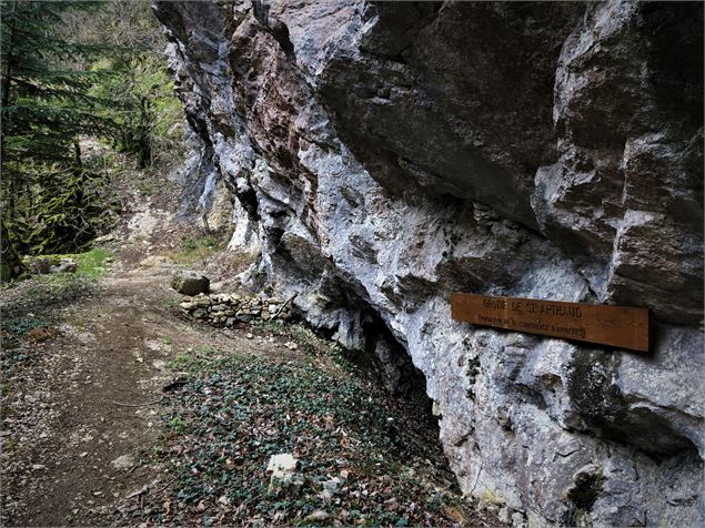 La grotte Saint Arthaud - Massif du Grand Colombier - ©Maxime Ballet