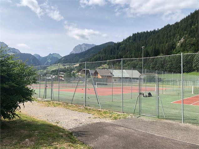 Courts de tennis - 2CVA