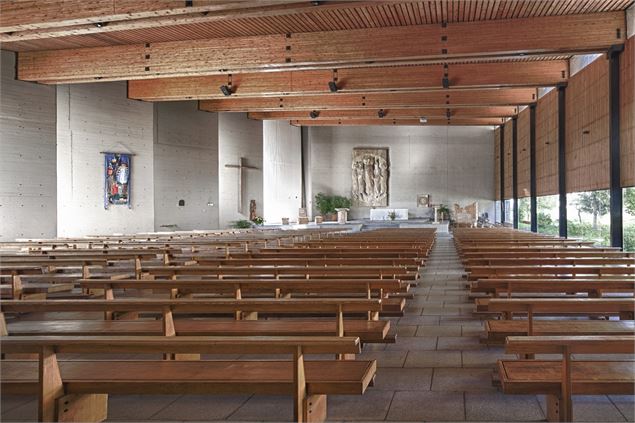 Vue intérieure de l'église Sainte-Bernadette d'Annecy - Cliché Dominique Lafon