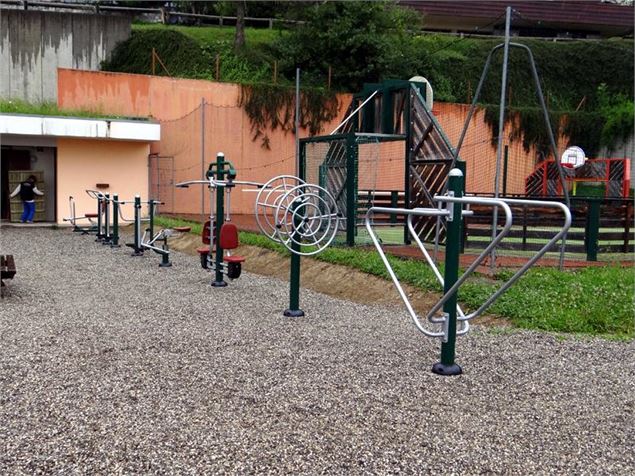 Une salle de fitness à ciel ouvert