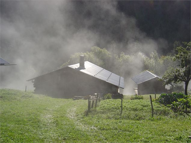 Hameau et chapelle des Prés - Office de Tourisme des Saisies