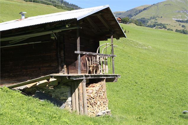 Le mazot, vieux grenier à grains - Office de Tourisme des Saisies