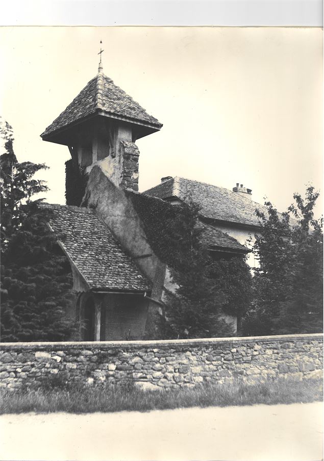 Chapelle construite vers 1150 qui juxtaposait l'église actuelle et qui fut détruite en 1908 pour tra