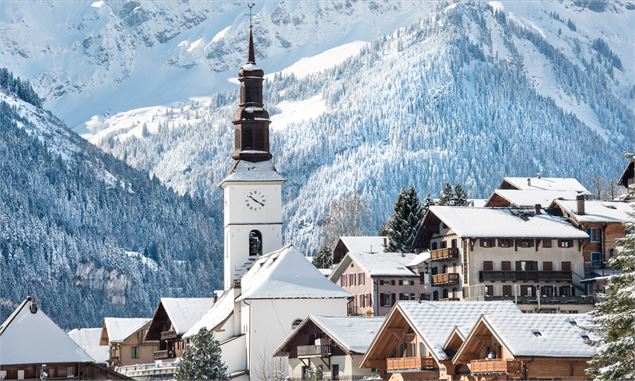 Clocher du village de Val-d'Illiez au départ du parcours. - litescapemedia