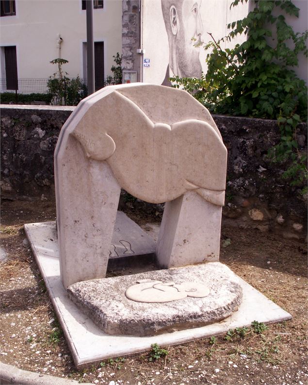 Sculpture Culoz - Le cycle de la vie - Emmanuelle Bebi - Belley Bugey Sud Tourisme