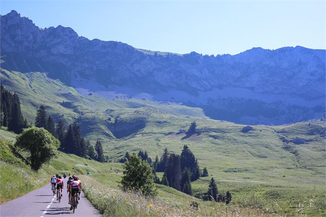 Aller cyclo : Col de Pierre-Carrée - OT Les Carroz