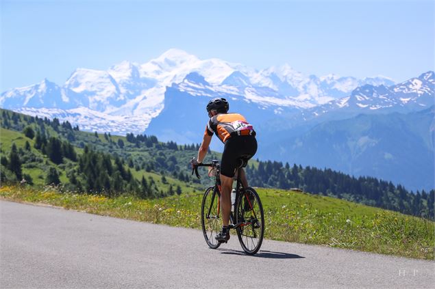 Aller cyclo : Col de Pierre-Carrée - OT Les Carroz