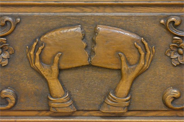 la table d'autel est une représentation contemporaine