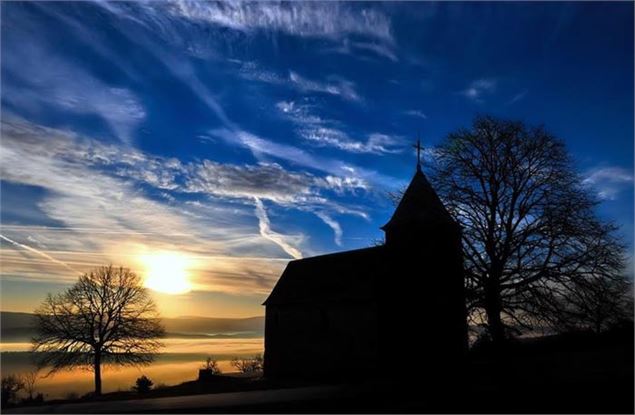 Chapelle des Conches au couché de soleil - scalland