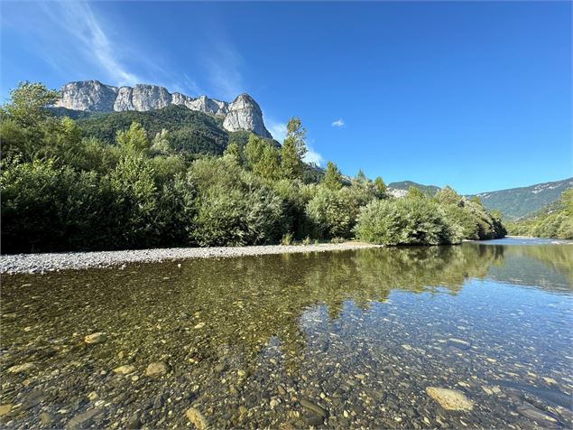 Bords de rivière du Fier, plage naturelles et baignade rafraichissante rive gauche de la plaine du f