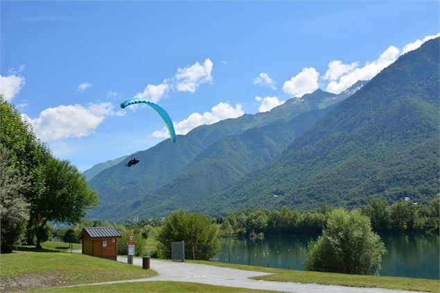 Aterrissage parapente Lac des Hurtières - Envol de la Croix des Fleurs