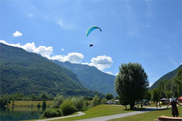 Aterrissage parapente Lac des Hurtières - Envol de la Croix des Fleurs