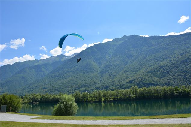 Aterrissage parapente Lac des Hurtières - Envol de la Croix des Fleurs