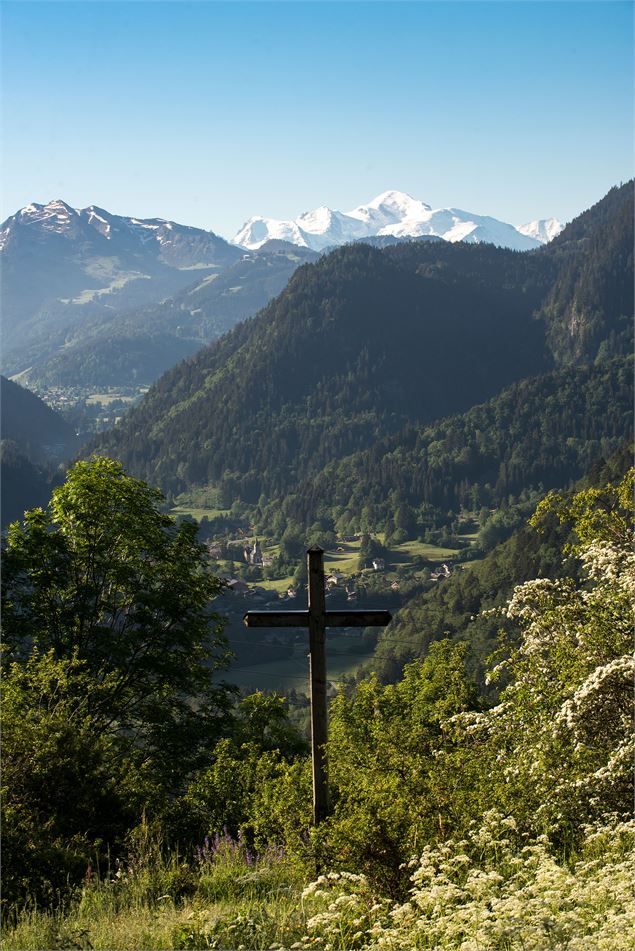 Le Mont-Blanc vu depuis le sentier - Yvan Tisseyre / OT Vallée d'Aulps