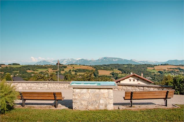 Panorama sur le massif des Bornes et le Mont Blanc depuis Le Sappey - OT_Monts_du_Genevois_-_A.Modyl