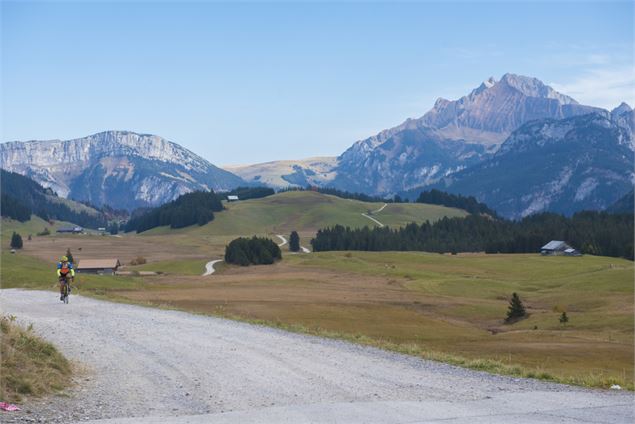 Plateau Glières cyclistes 191017-08-Laurent Guette - L. Guette