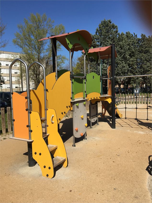 Aire de jeux place de la Côtière - Dombes Côtière Tourisme