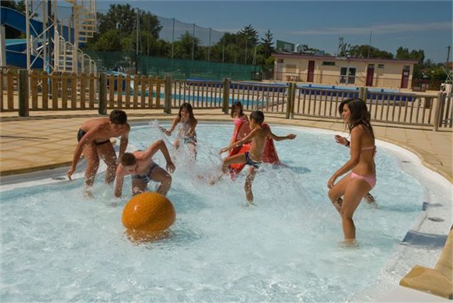 Piscine d'été - Mairie de Vonnas