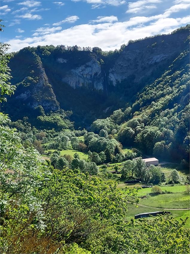 Cascade de la Culaz depuis les vignes de Cerdon - CVA