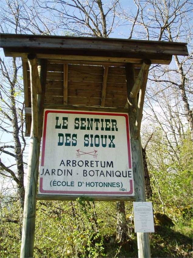 Sentier des Sioux à Hotonnes - Office de Tourisme Bugey Sud Grand Colombier
