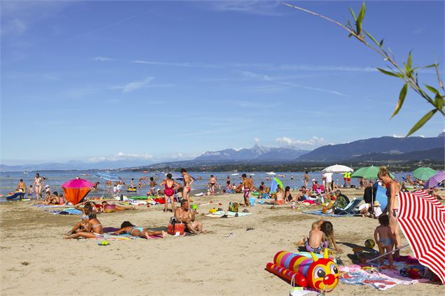 Plage en été - J Favrat Vaudaux
