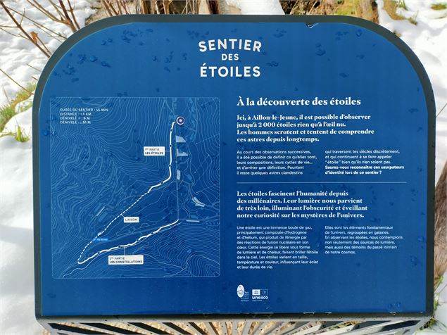 Panneau bleu introduisant le sentier des étoiles - PNR