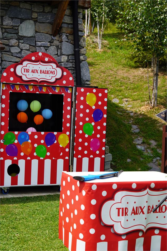 Tir aux ballons au Refuge de la Traye - @Léopensard