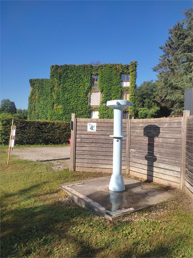 Douche sur la plage de Pré Argent - L. Brevard