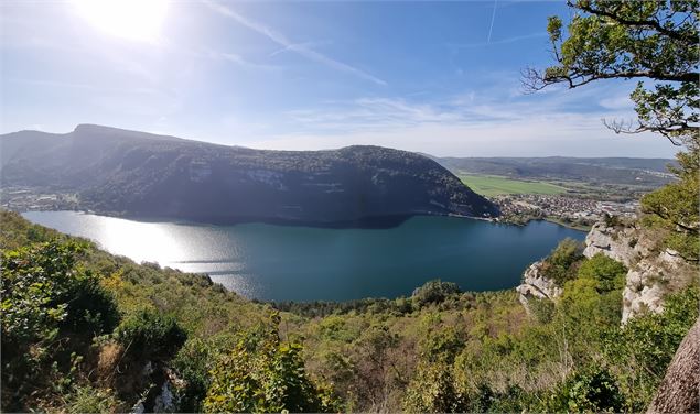 Vue sur le lac de Nantua - J-Y Crespo