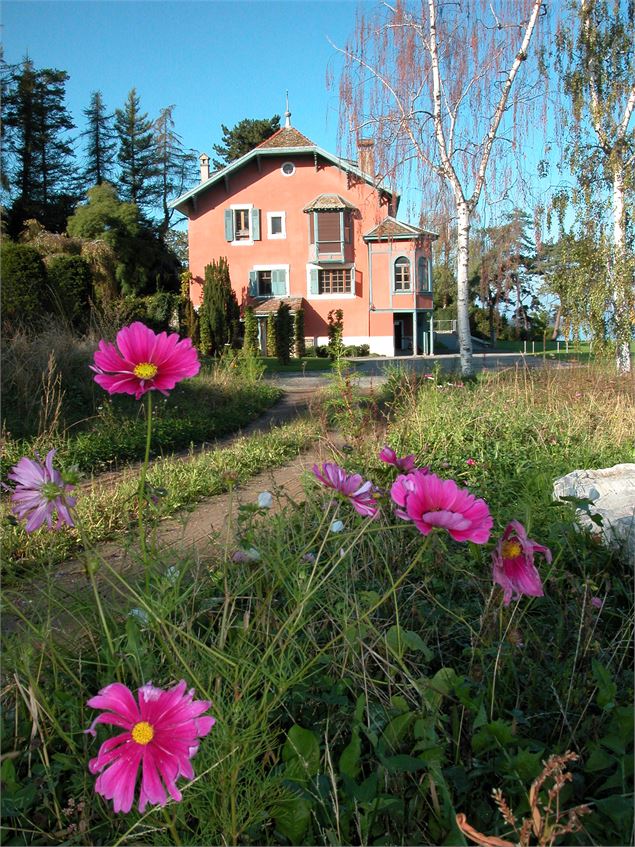 - Evian Tourisme