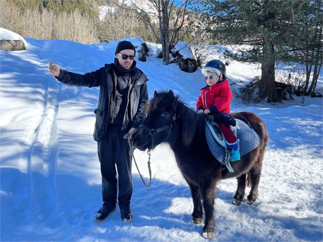 poney en main hiver - sylvain aimoz