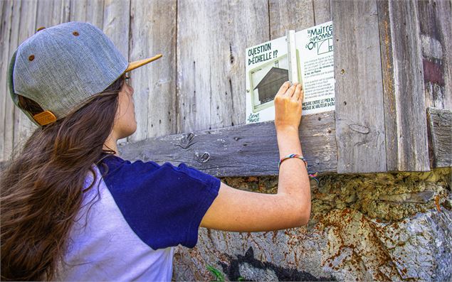 Grâce à votre kit de jeu, vous pourrez utiliser différents objets présents dedans pour résoudre les