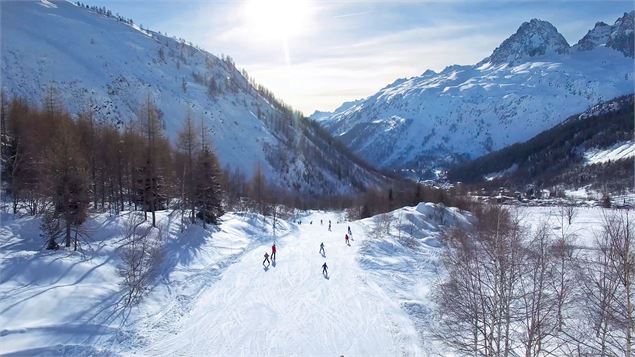 skieurs sur la piste de ski de la Vormaine - OTChamonix Alexandre Juillet